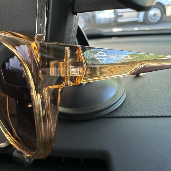 Beautiful women’s Harley Davidson sunglasses - Picture 9 of 10